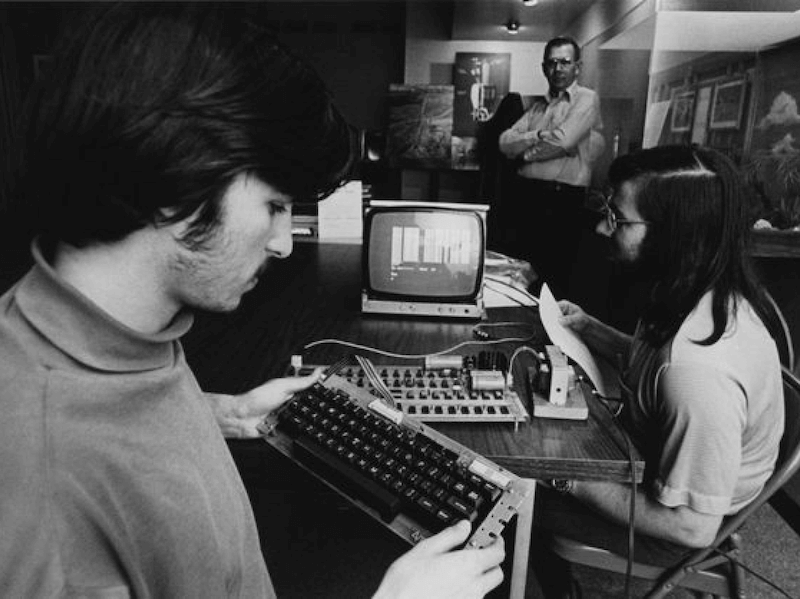 steve jobs and steve wozniak building apple